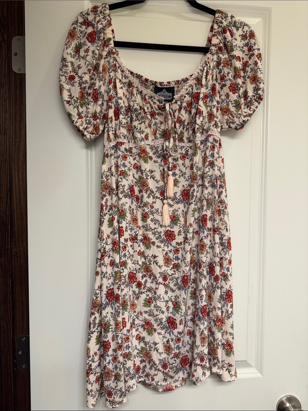 Angie - Small NWOT Floral Puff-Sleeve Midi Dress Floral